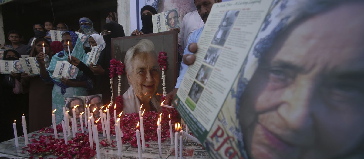 Staatsbegräbnis: Salutschüsse für Ruth Pfau